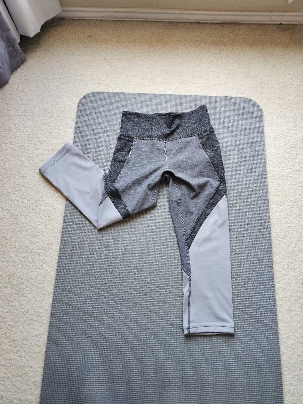 EUC lululemon Early Extension High rise Crop leggings size 4
